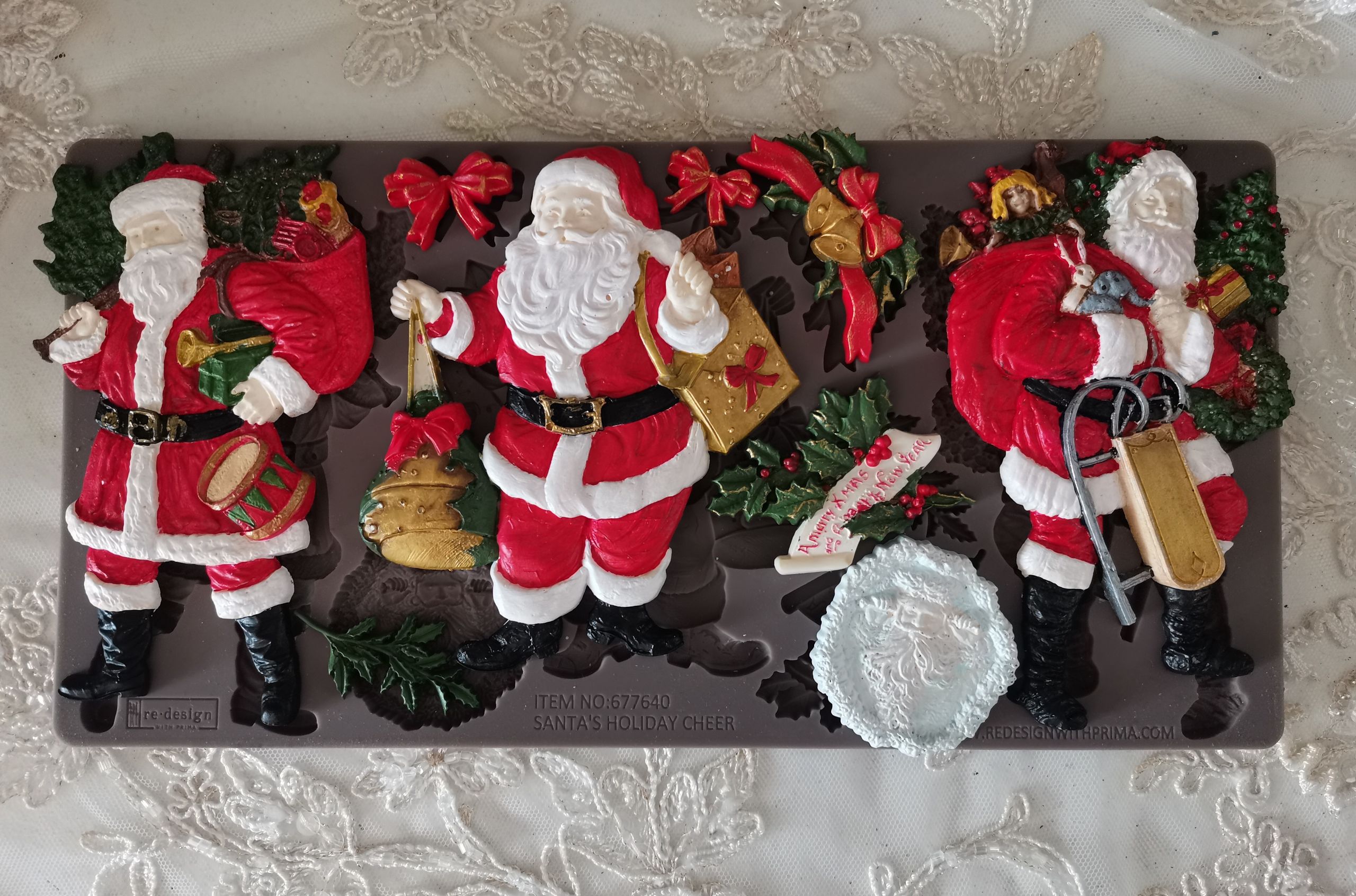 Santa's Holiday Cheer Decor Mould - Image 3